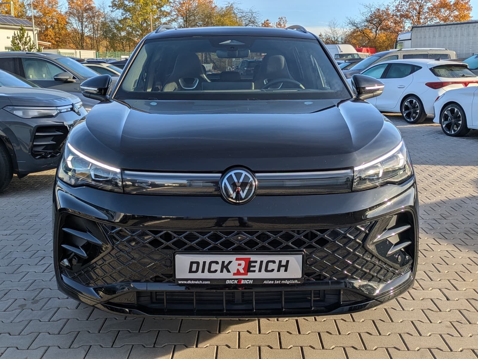 Fahrzeugabbildung Volkswagen Tiguan 2.0 TDI 4M R-Line PANO*H&K*AHK*MATRIX*20"