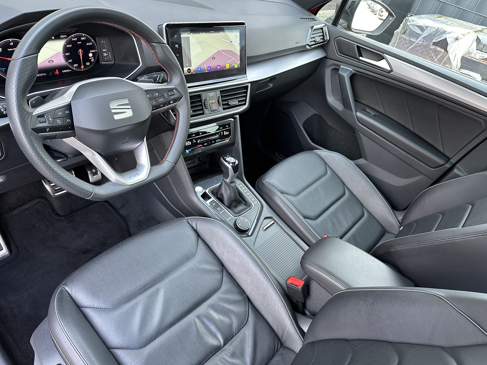 Fahrzeugabbildung SEAT Tarraco 1.4 TSI DSG FR e-Hybrid NAV+LED+AHK+PANO
