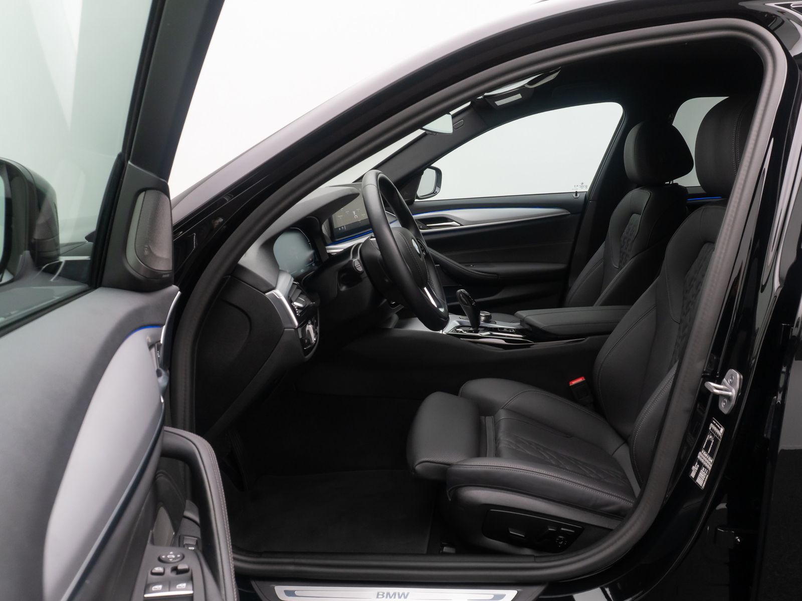 Fahrzeugabbildung BMW 520d Leder DAB Alarm H/K Kamera 4xKlima Sport