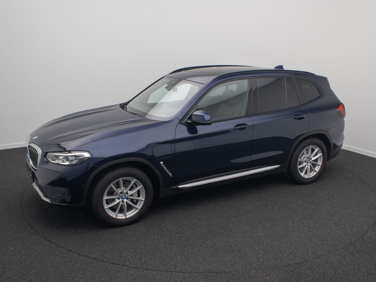 Fahrzeugabbildung BMW X3 xD30e Panorama HUD DAB Sport AHK 360&deg; Komfort
