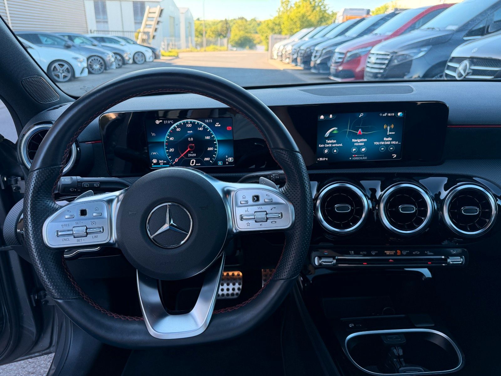Fahrzeugabbildung Mercedes-Benz A 180 AMG Night+Pano+LED+Carplay