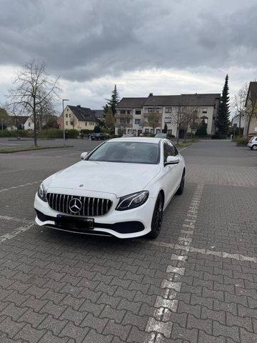 MERCEDES-BENZ E 200 Autom. - 146000KM Avantgarde Weiss