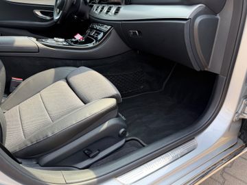 Mercedes E 220 - 11