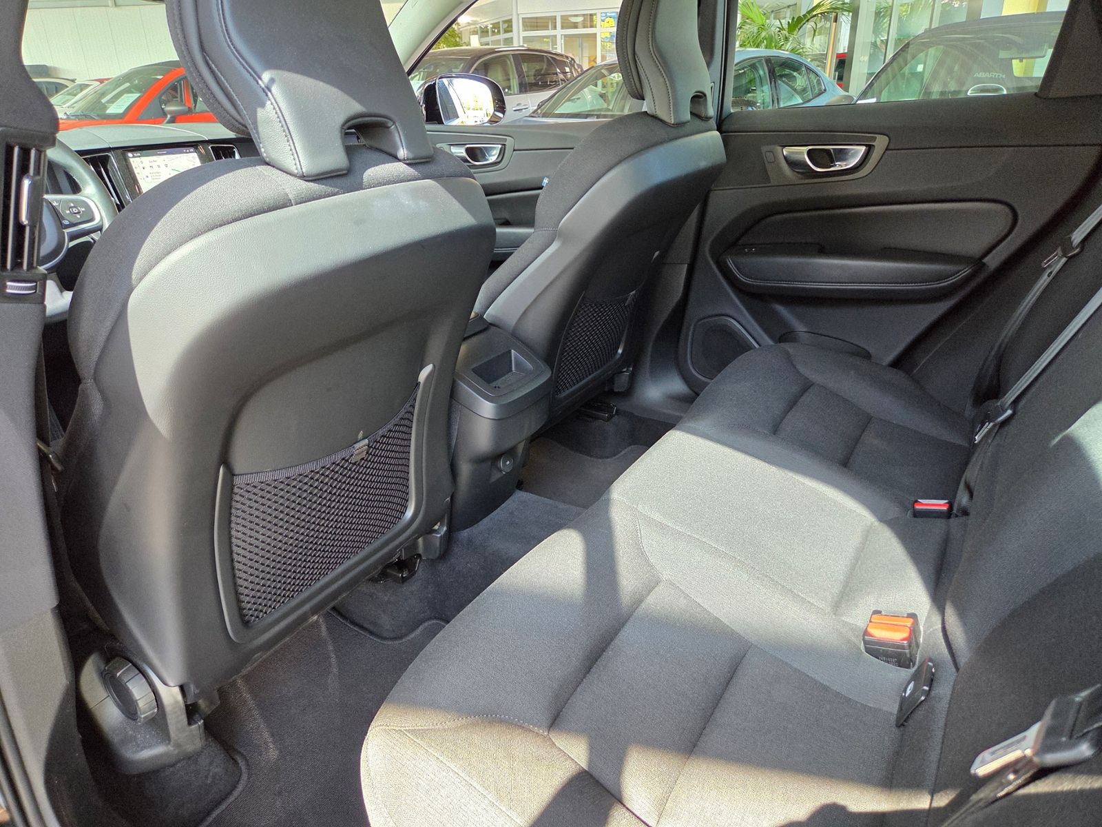 Fahrzeugabbildung Volvo XC60 Momentum 2WD RFK LED ALU
