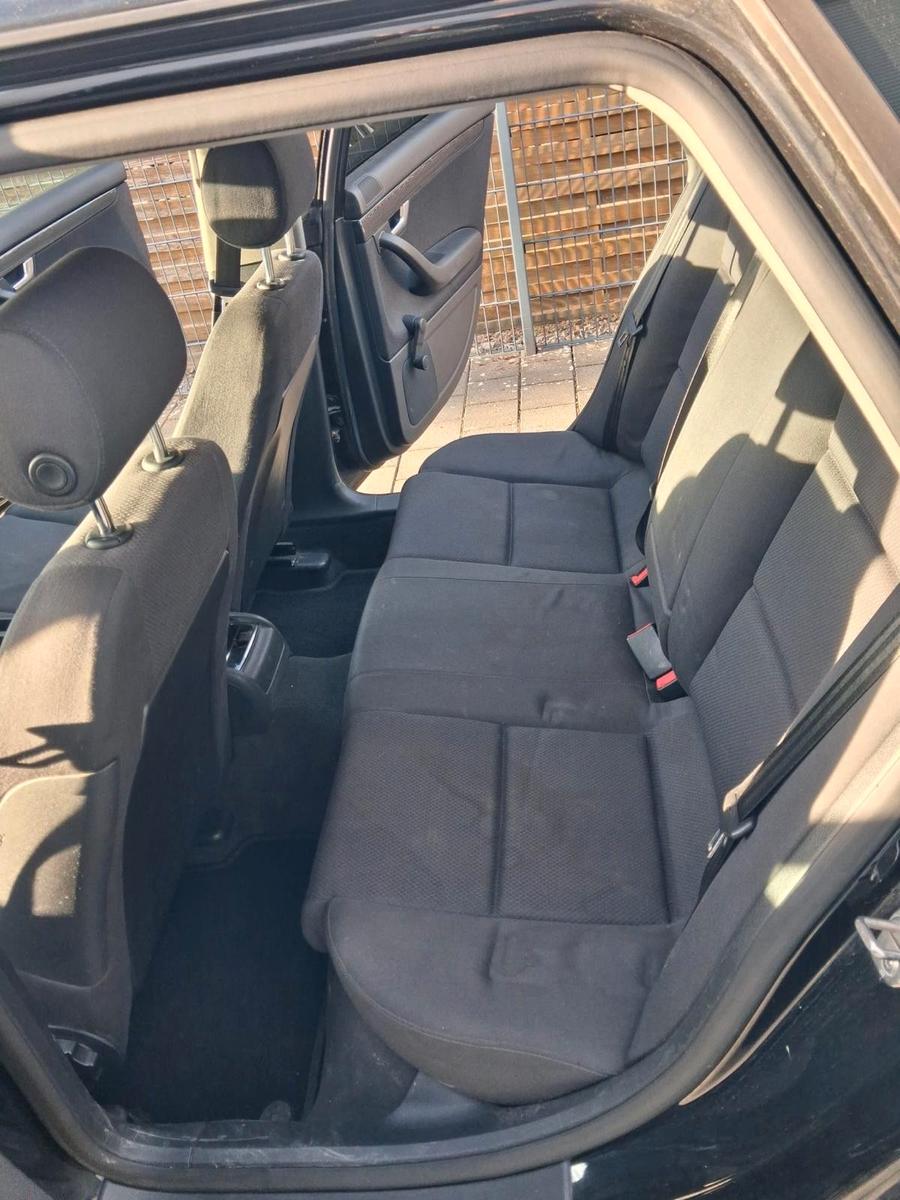 Audi A4 2004 — photo 7