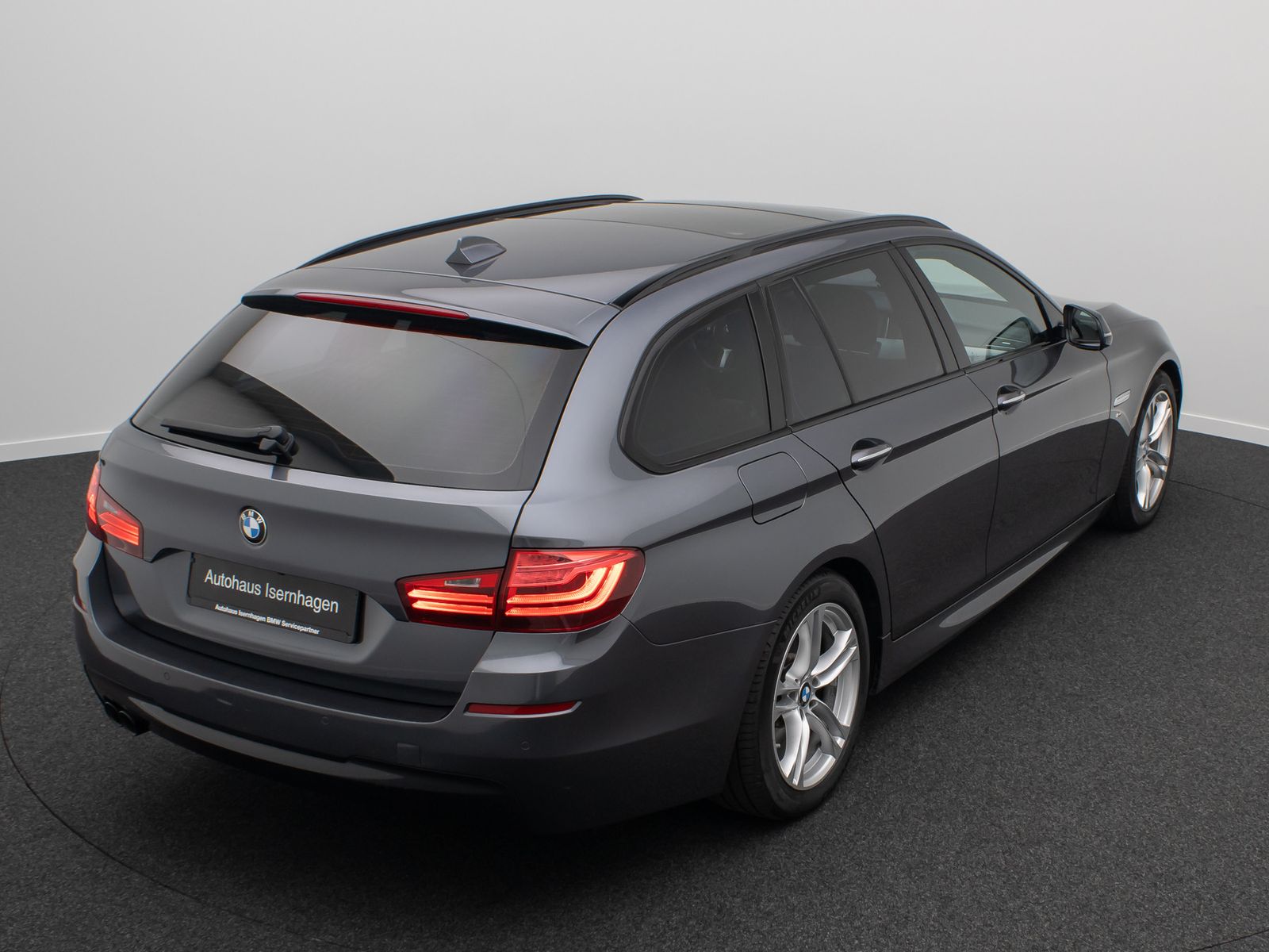 Fahrzeugabbildung BMW 530d M Sport Kamera H/K Alarm HUD Panorama AHK