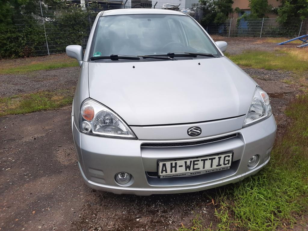Suzuki Liana