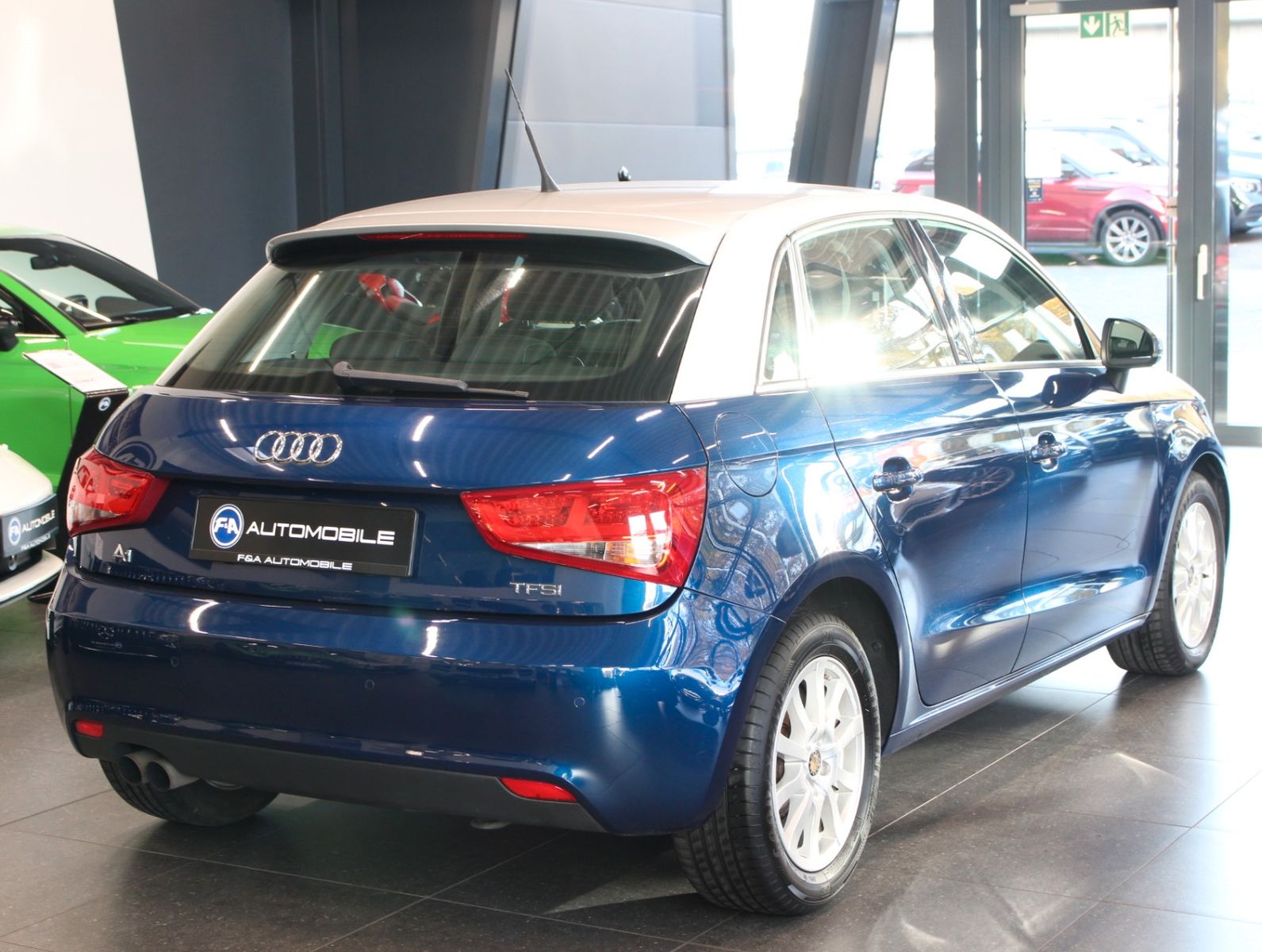 Fahrzeugabbildung Audi A1 Sportback attraction Bi Xenon*8 Fach Bereift