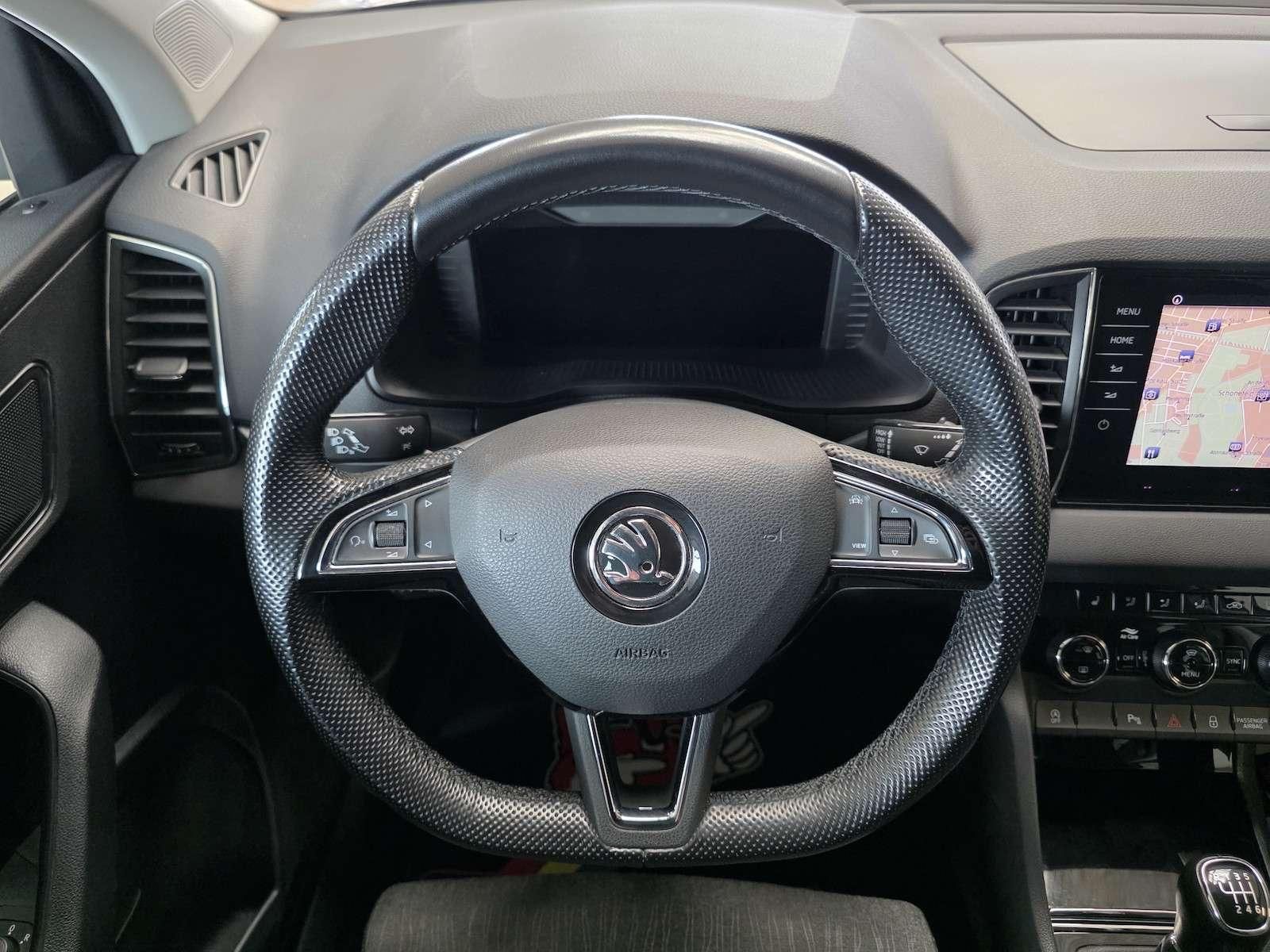 Fahrzeugabbildung SKODA Karoq 2.0 TDI/LED/Nav/Virtual/Memory/ACC/VZE/Ahk