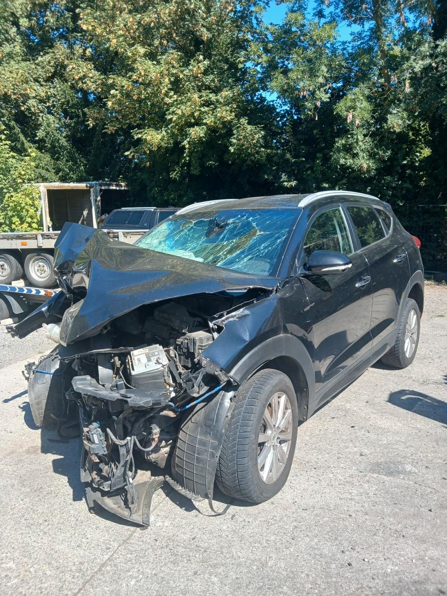 Hyundai TUCSON blue 1.7 CRDi  Edition 2WD