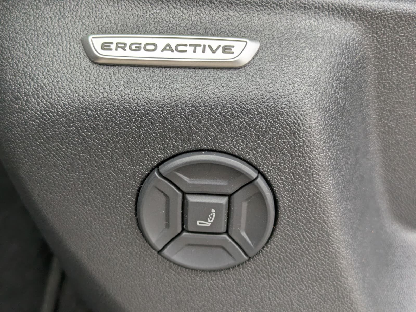 Fahrzeugabbildung Volkswagen Tayron 2.0 TDI 4M R-Line BLACK*7Si*MATRIX*PANO