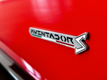 Lamborghini Aventador S Coupé Sofort verfügbar!, V12 6.5l