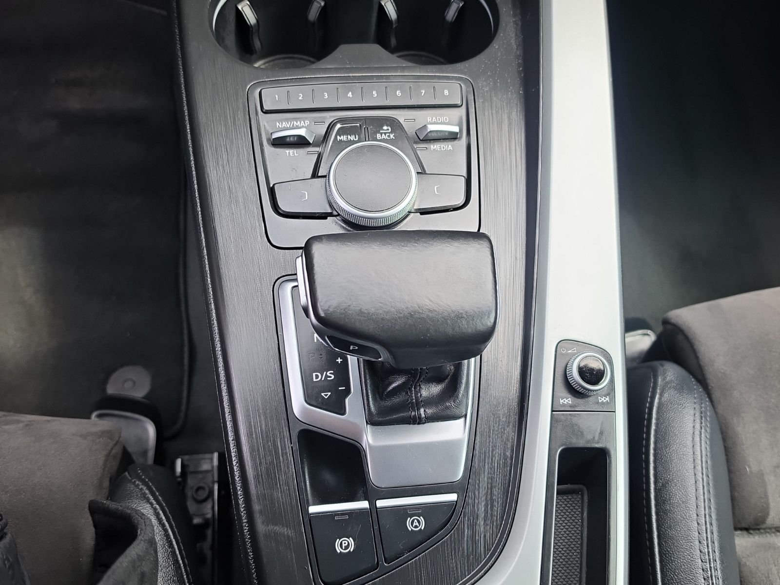 Fahrzeugabbildung Audi A5 Sportback basis NAVI PDC