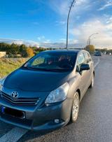 Toyota Verso 2.2l D-4D Travel Automatik - Toyota Verso Gebrauchtwagen in Hamburg