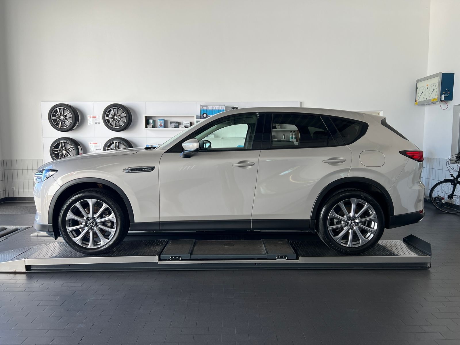 Fahrzeugabbildung Mazda CX-60 Exlusive-Line 2.5 e-SKYACTIV-G Hybrid AWD