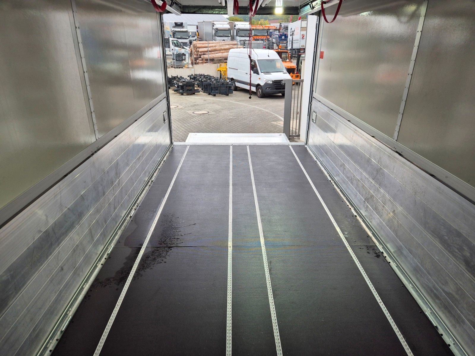 Fahrzeugabbildung Iveco Eurocargo ML160E28/FP Böse Schwenkwand LBW 2xAHK