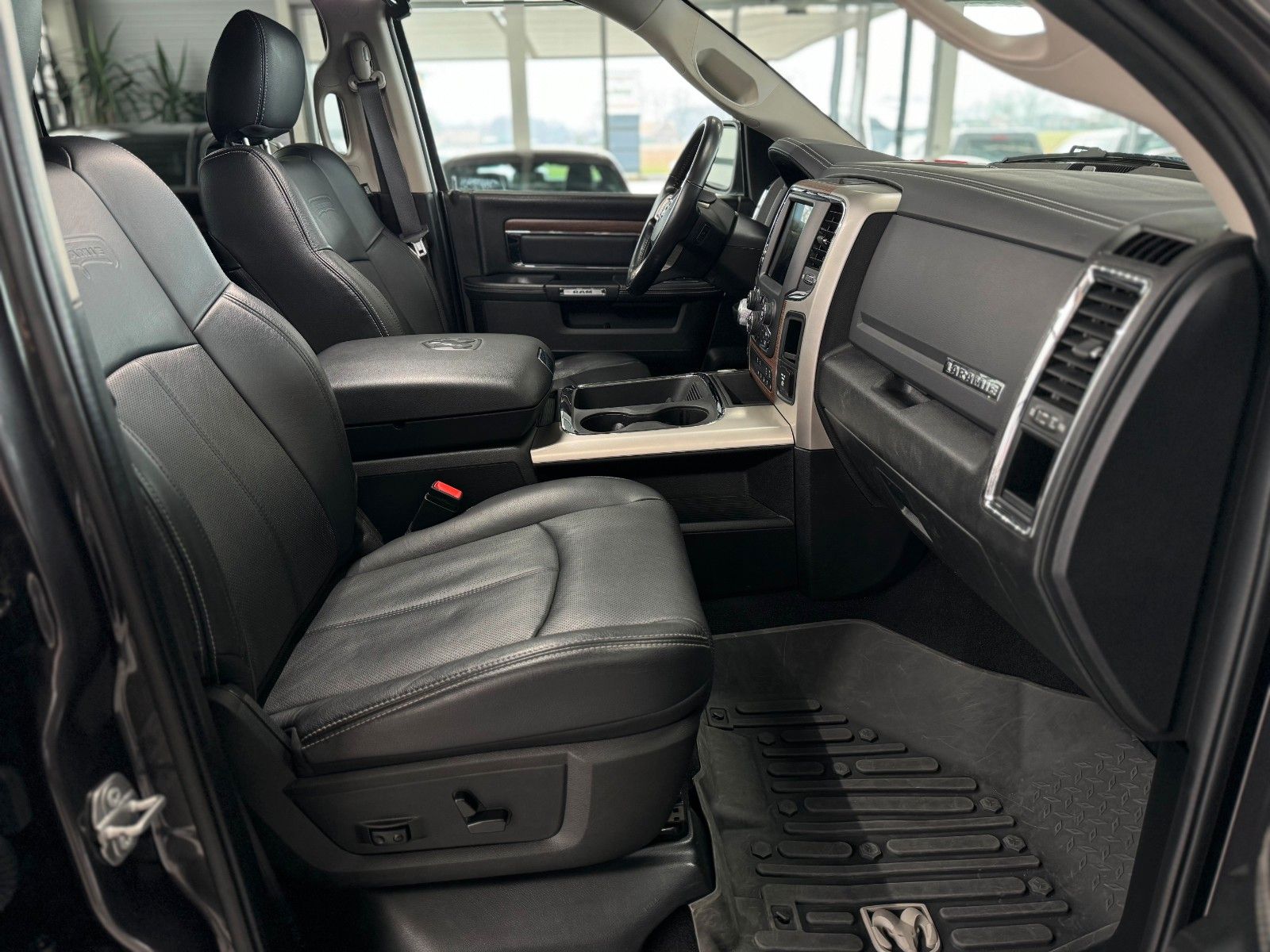Fahrzeugabbildung Dodge RAM 1500 Laramie Classic  "LPG  AHK  Leder"