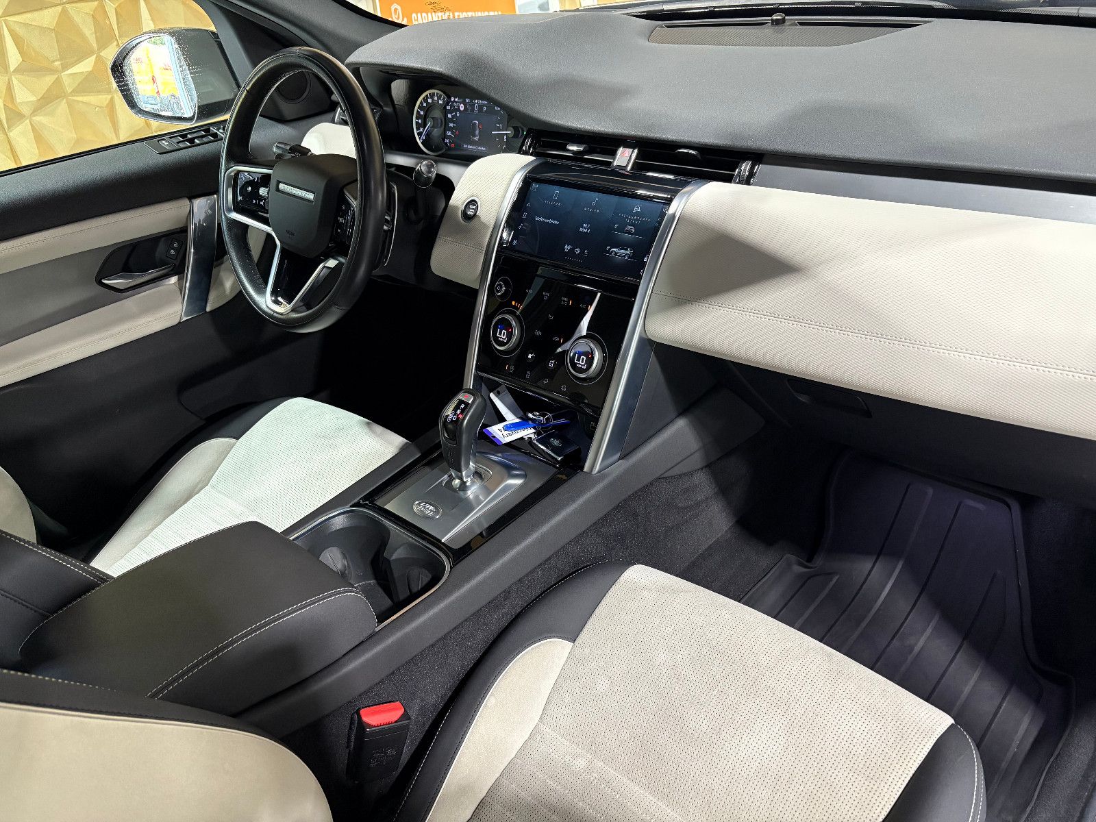 Fahrzeugabbildung Land Rover Discovery Sport Urban Edition/NAVI/KAMERA/APPLE/