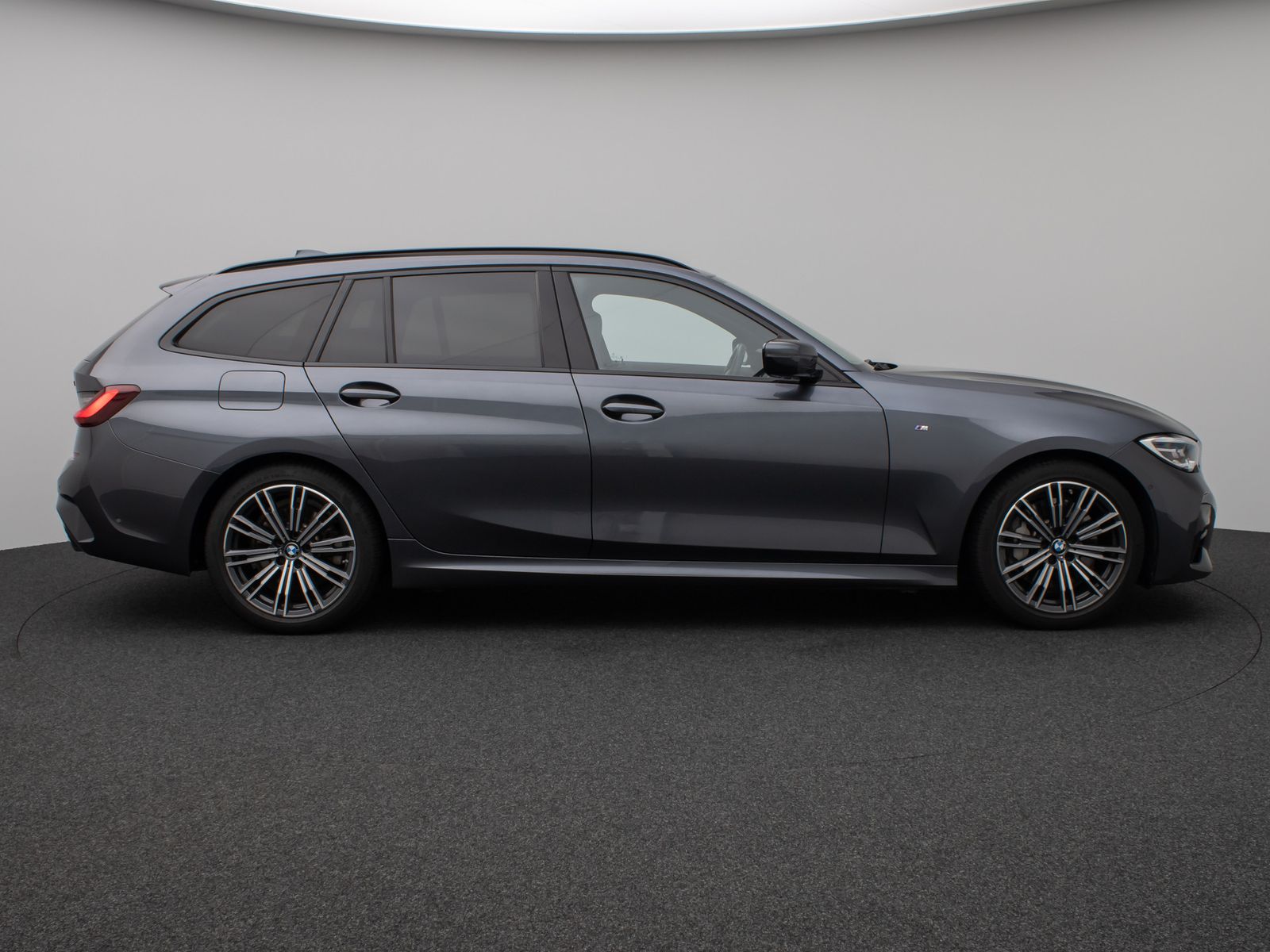 Fahrzeugabbildung BMW 330i M Sport Panorama Kamera DAB HiFi Komfort
