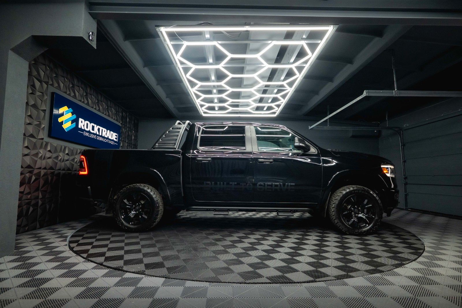 Fahrzeugabbildung Dodge RAM 5.7 V8 HEMI 4x4 Built to Serve AXLE LOCK FOX