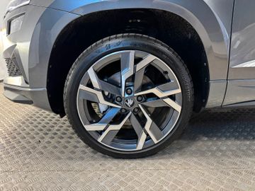 Fahrzeugverkauf 33 Skoda Karoq Sportline 1.5 AHK*Pano*19 Zoll*Matrix