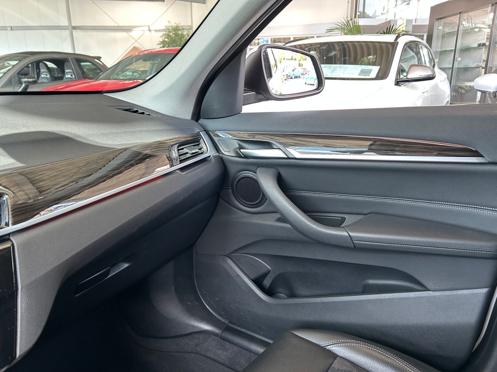 Fahrzeugabbildung BMW X1 sDrive 20 i xLine MEMO LED NAV RFK SHZ 18"