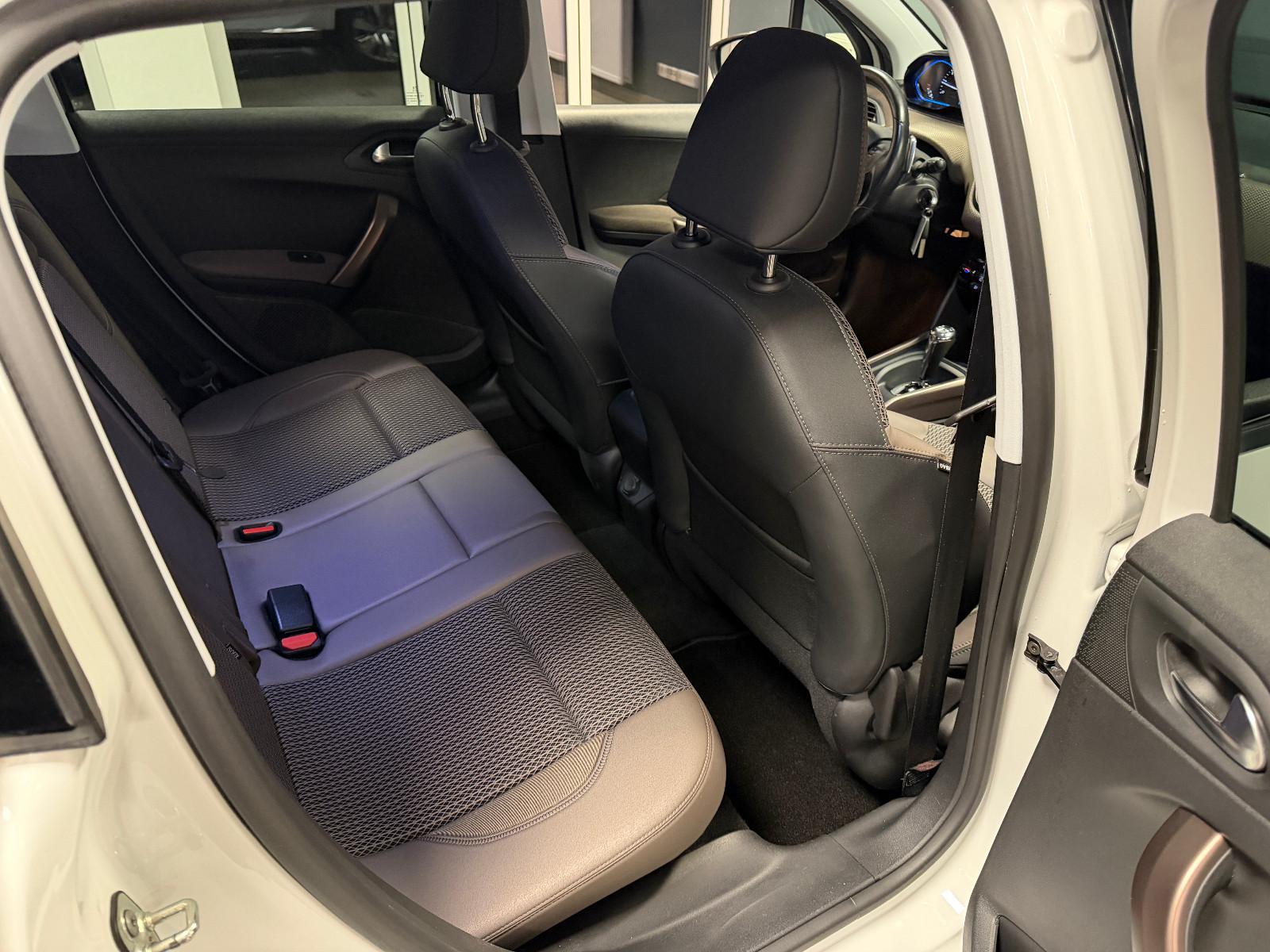 Peugeot 2008 Allure 1.6 e-HDi Automatik /2.HD/LED/SITZHZ