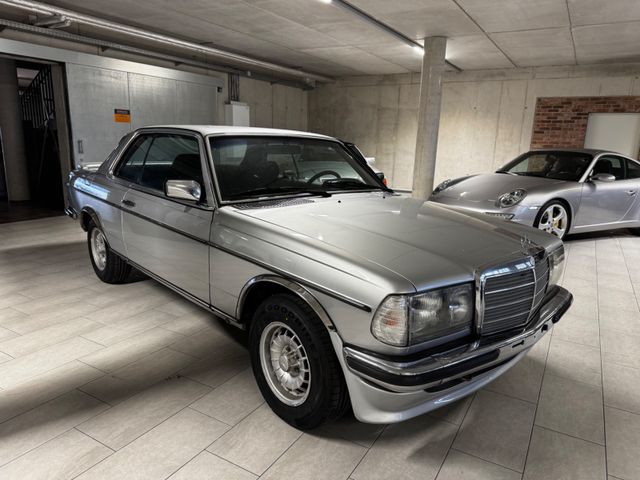 Mercedes-Benz W123 230 Coupé