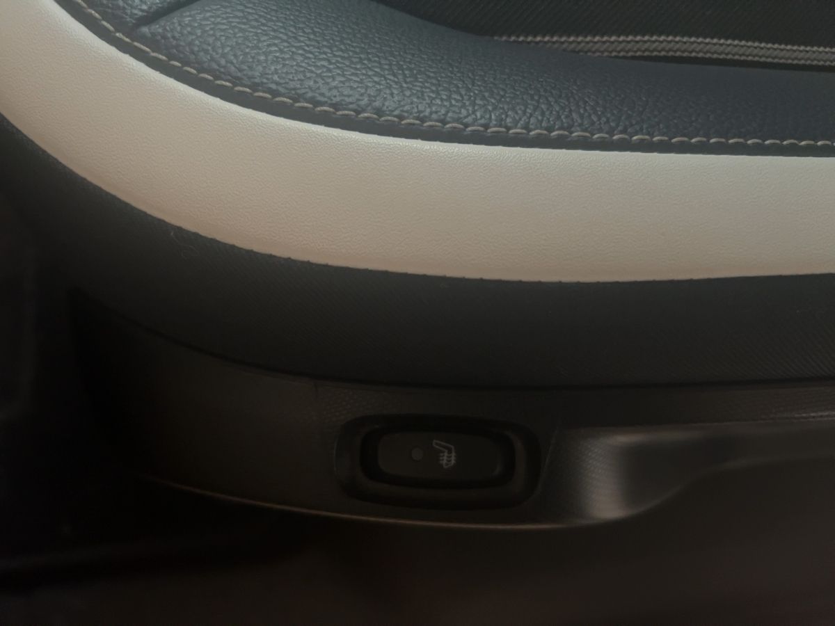 Fahrzeugabbildung Renault Twingo E-TECH Techno GJR SHZ Kamera