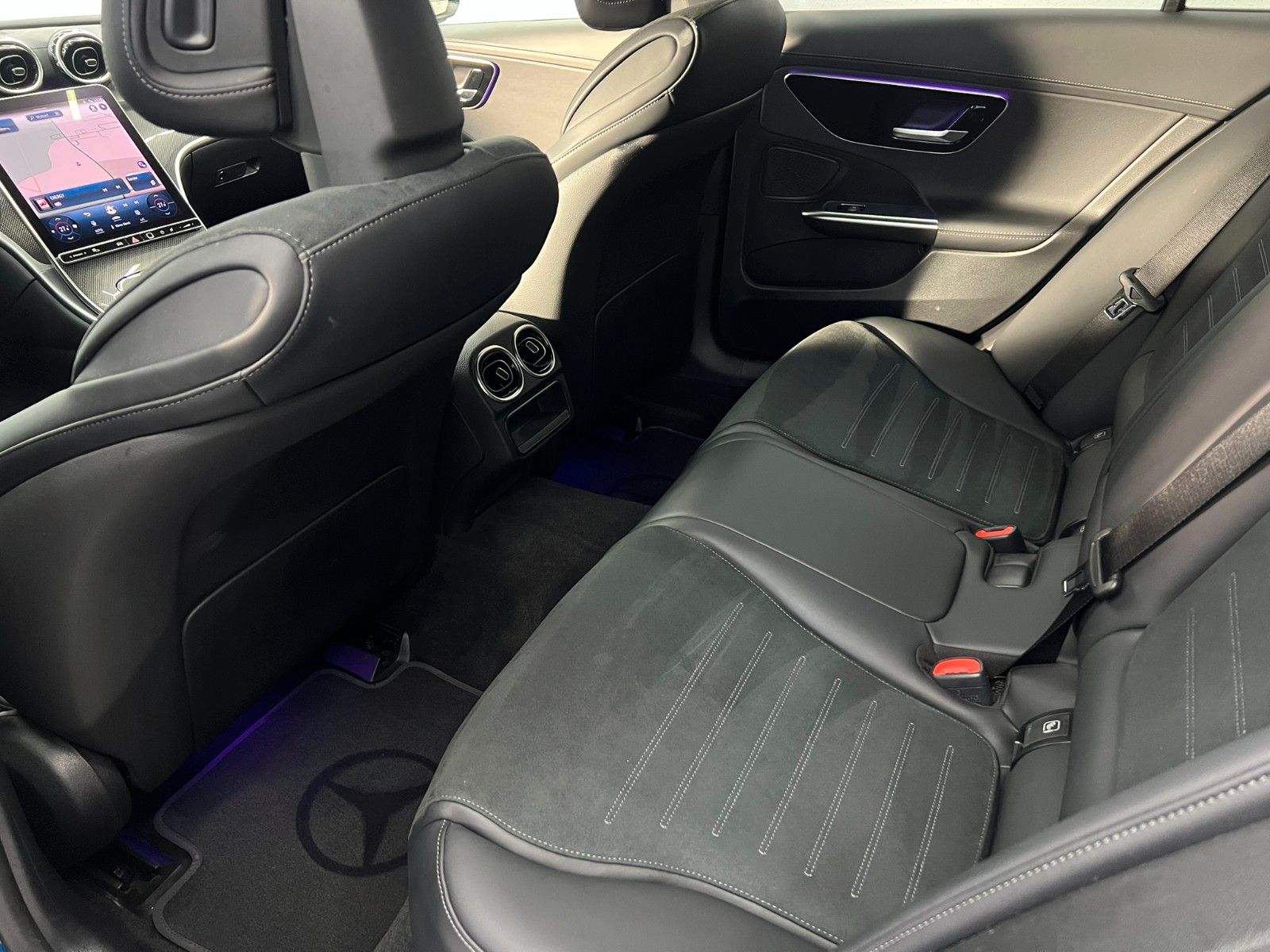 Fahrzeugabbildung Mercedes-Benz C 220 d Lim. AMG-LINE/LED/AHK/AMBI+/DISTRONIC+