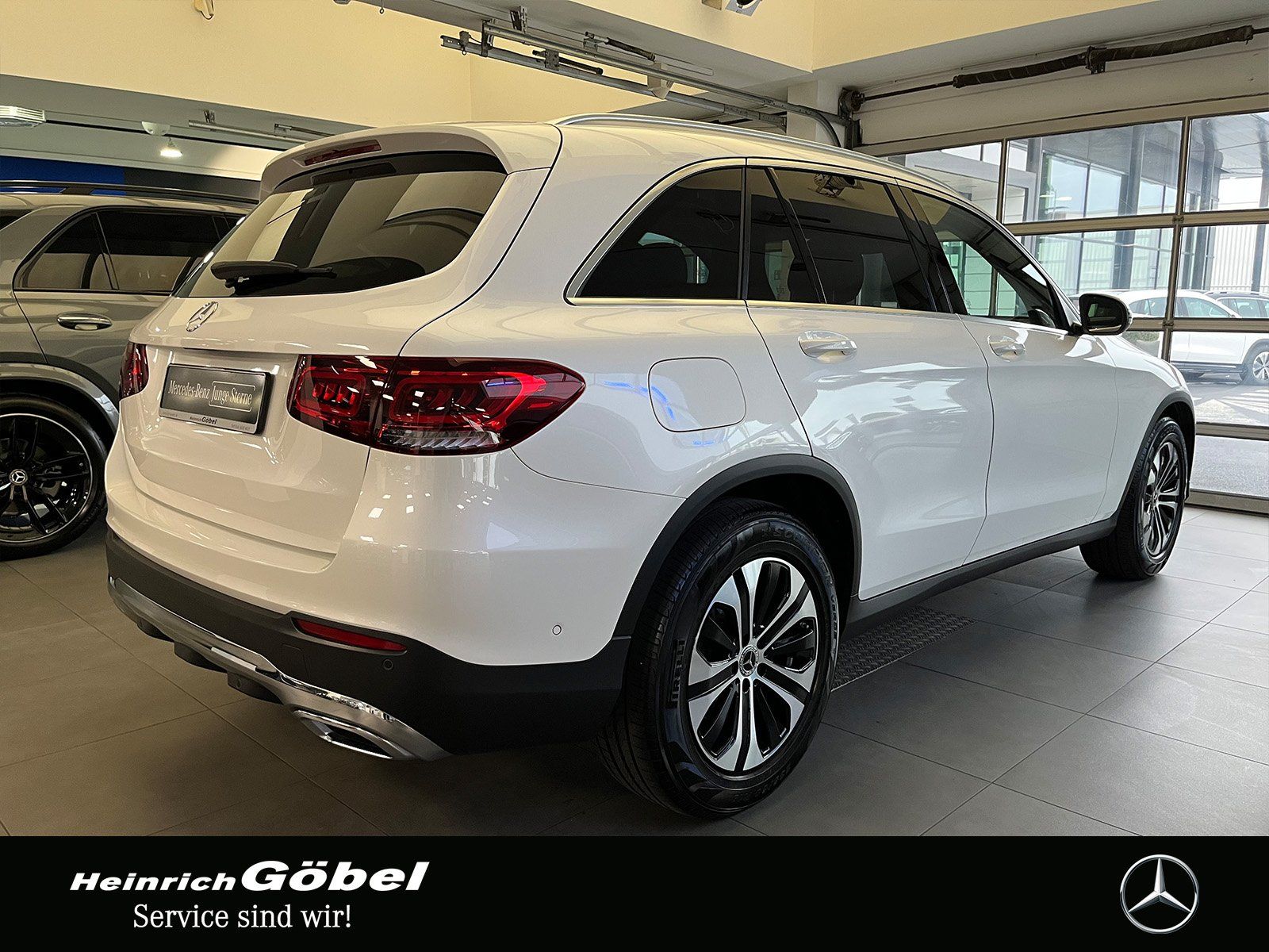 Fahrzeugabbildung Mercedes-Benz GLC 200 4M PANO+KAMERA+LED+CARPLAY+NAVI+MBUX