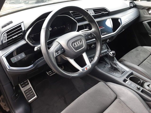 Fahrzeugabbildung Audi Q3 S line 35TFSI AHK Navi Kamera eleHeck 19"
