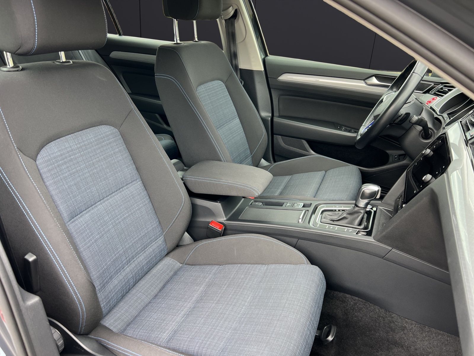 Fahrzeugabbildung Volkswagen Passat Variant GTE 1.4 TSI DSG LED Navi ACC SHZ