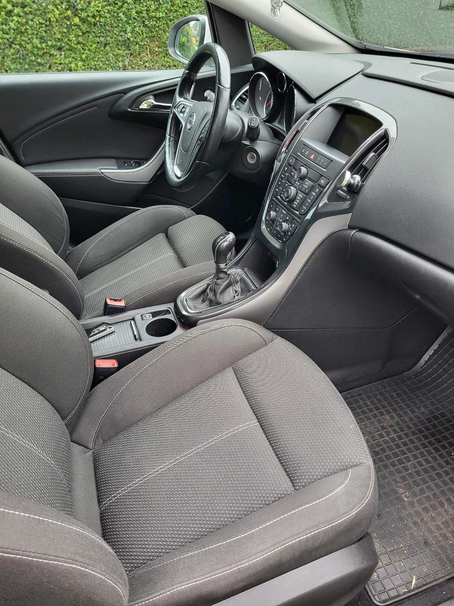 Opel Astra 2013 — photo 9