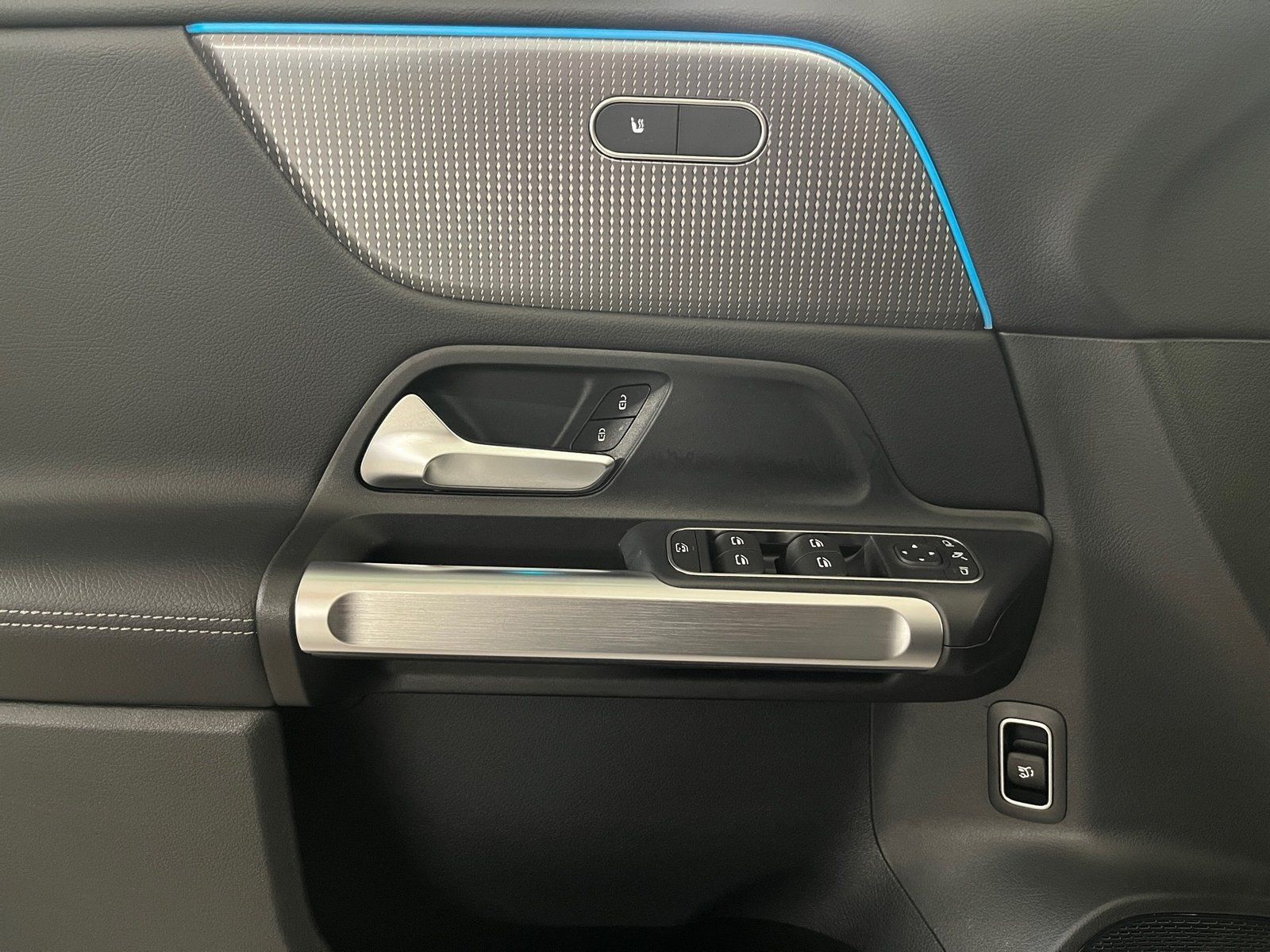 Fahrzeugabbildung Mercedes-Benz GLB 220 d Progr*360*Distr*Panorama*Standh*Multib