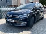 Volkswagen Touran 2.0 TDI SCR DSG Highline BMT Highline - VW Touran Gebrauchtwagen in Mönchengladbach