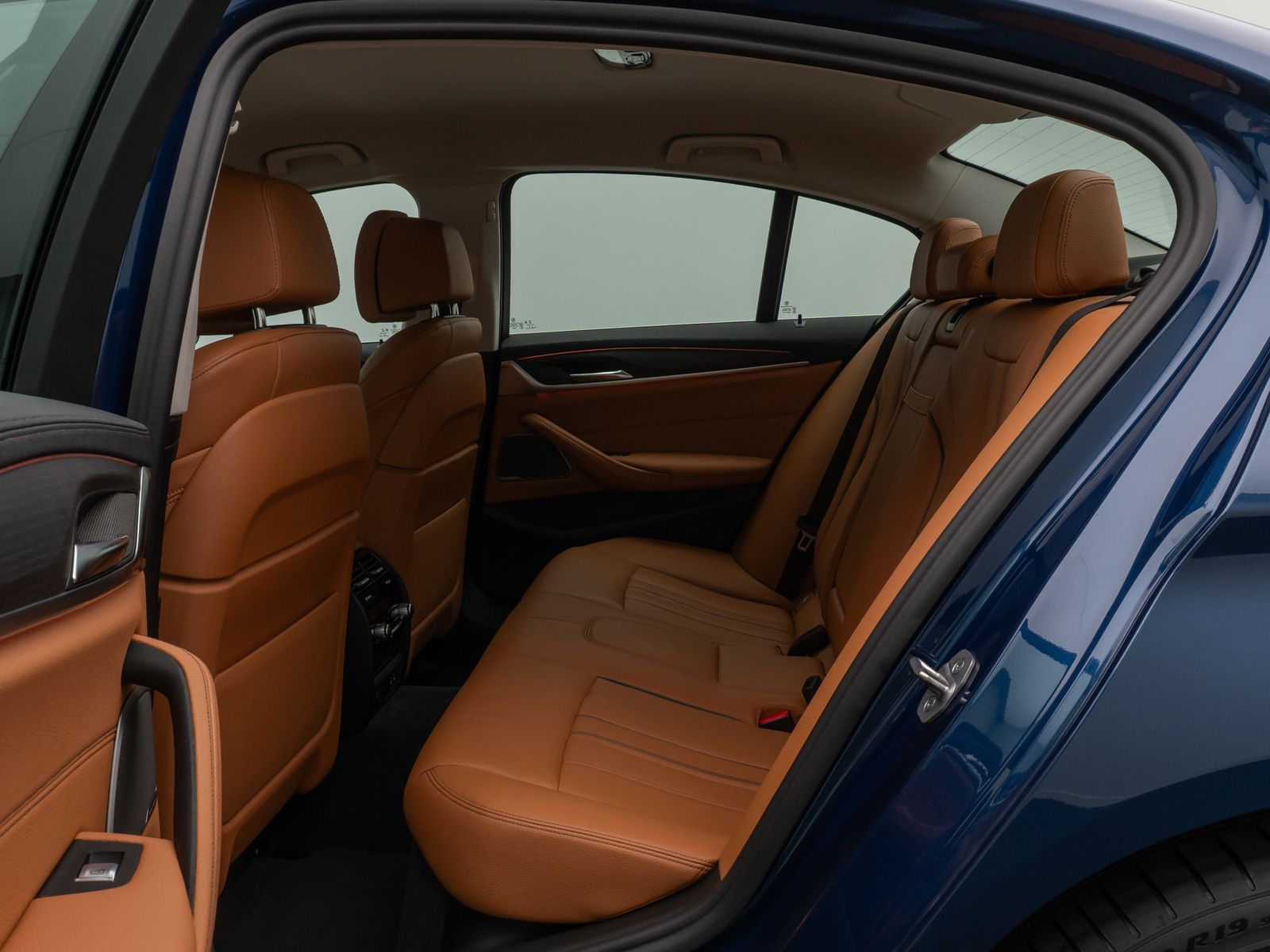 Fahrzeugabbildung BMW 530d xD LuxuryLine H/K DAB Komfort Alarm AHK ACC