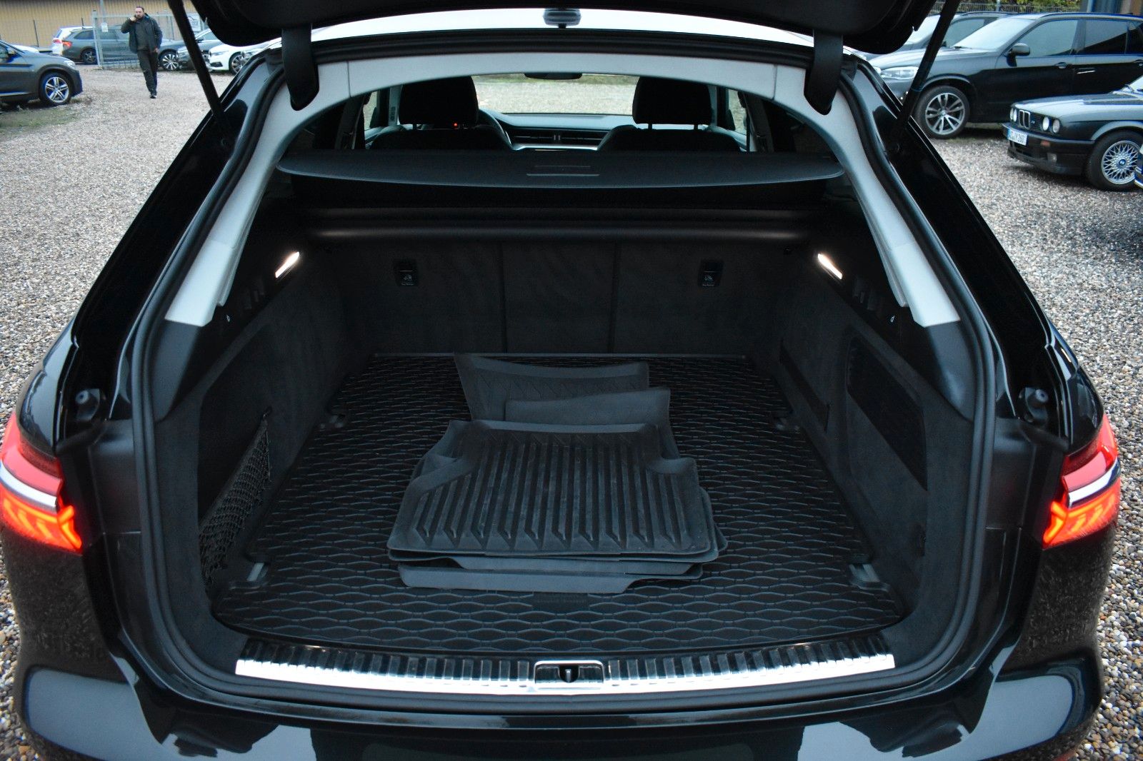 Fahrzeugabbildung Audi S6 Avant 3.0 TDI quattro Matrix-LED HUD