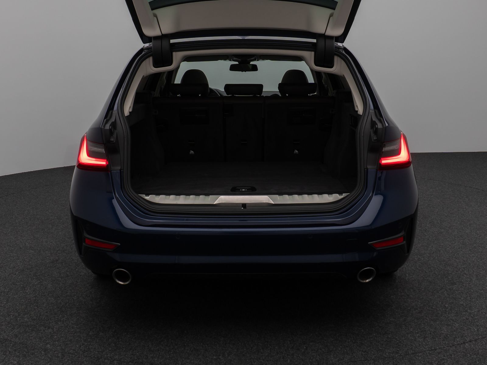 Fahrzeugabbildung BMW 330e Sport Line Panorama HUD DAB HiFi PDC Alarm