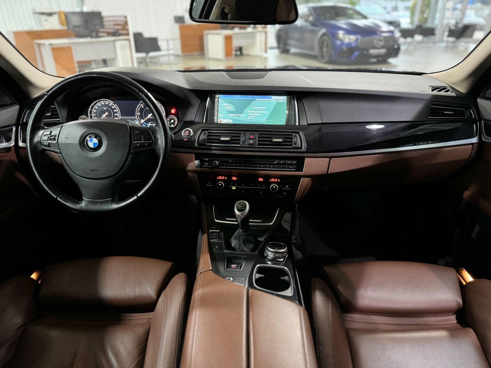 Fahrzeugabbildung BMW 520d HiFi NaviPro PDC Sitzhzg Lordos Sportsitz