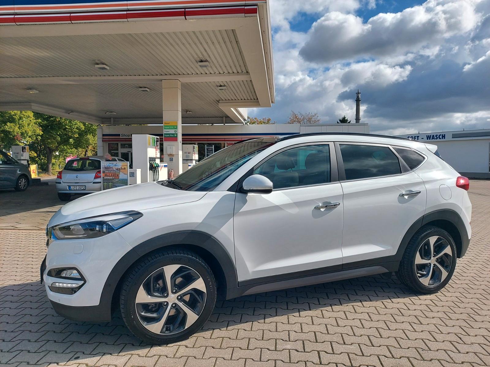Hyundai Tucson blue Premium Pano Radar Leder Sitzklima