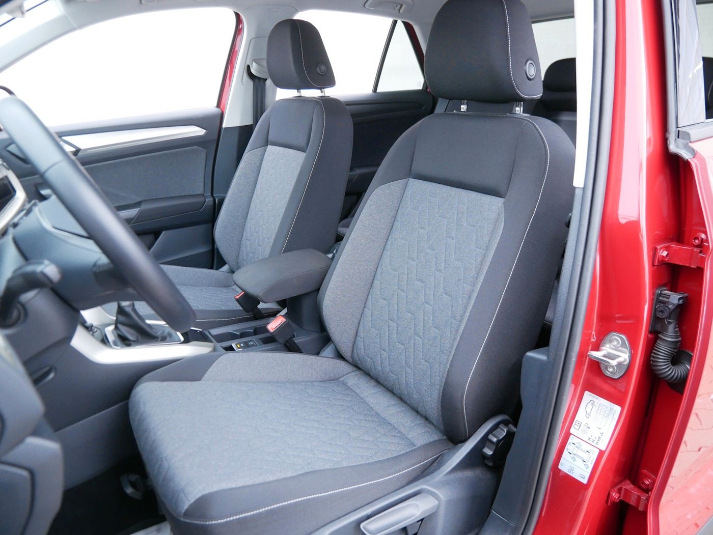 Fahrzeugabbildung Volkswagen T-Roc 1.0 MOVE NEU38T AHK Standheiz ACC LED SHZ