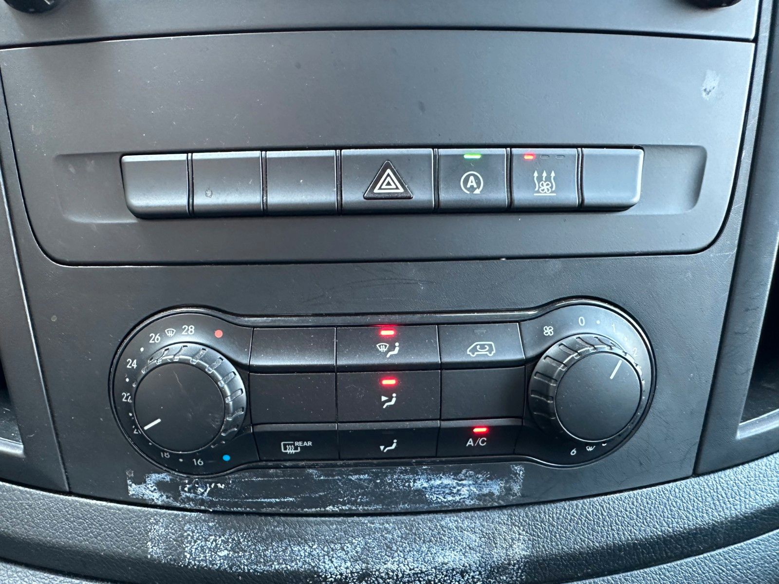 Fahrzeugabbildung Mercedes-Benz Vito 114 CDI Mixto Regal AHK Klima PARKTRONIC