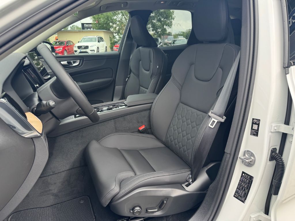 Fahrzeugabbildung Volvo XC60 T6 AWD Plus Dark+LagomPak+AHZV+SOFORT