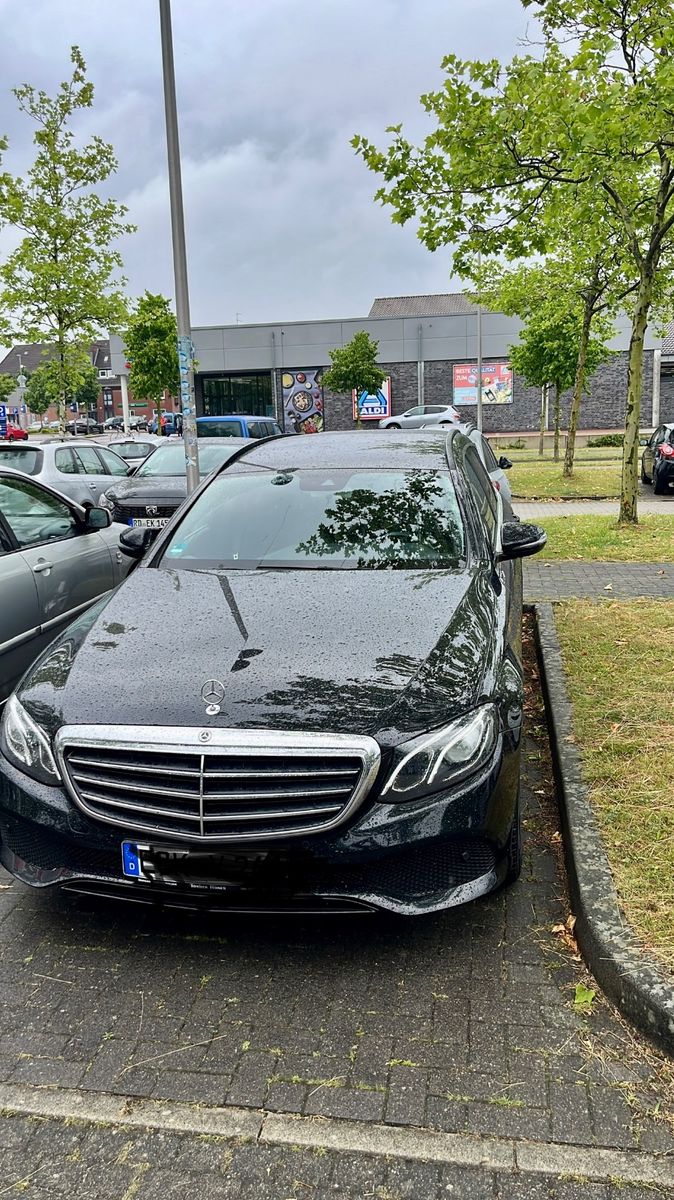 MERCEDES-BENZ E 220 d T Autom. -