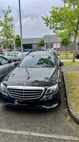MERCEDES-BENZ E 220 d T Autom. -