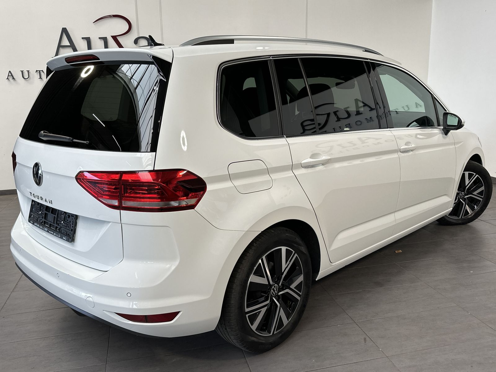 Fahrzeugabbildung Volkswagen Touran 2.0 TDI DSG 7-Sitzer HL NAV+LED+ACC+KAM