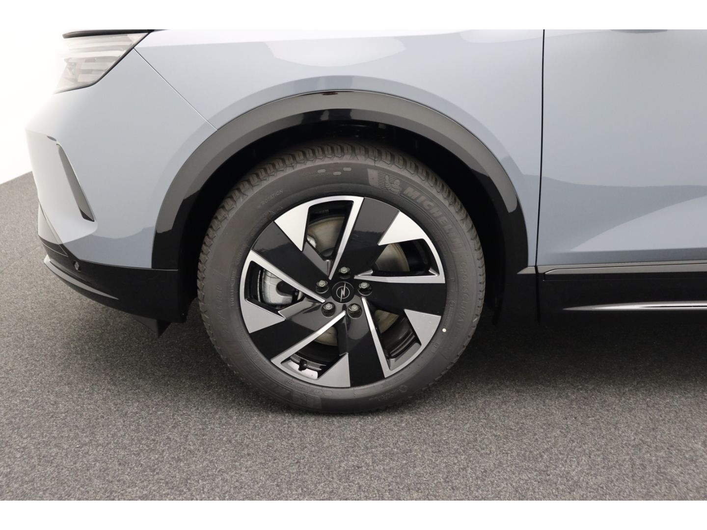 Fahrzeugabbildung Opel Grandland Electric 157 kW GS Tech Paket,Allwette