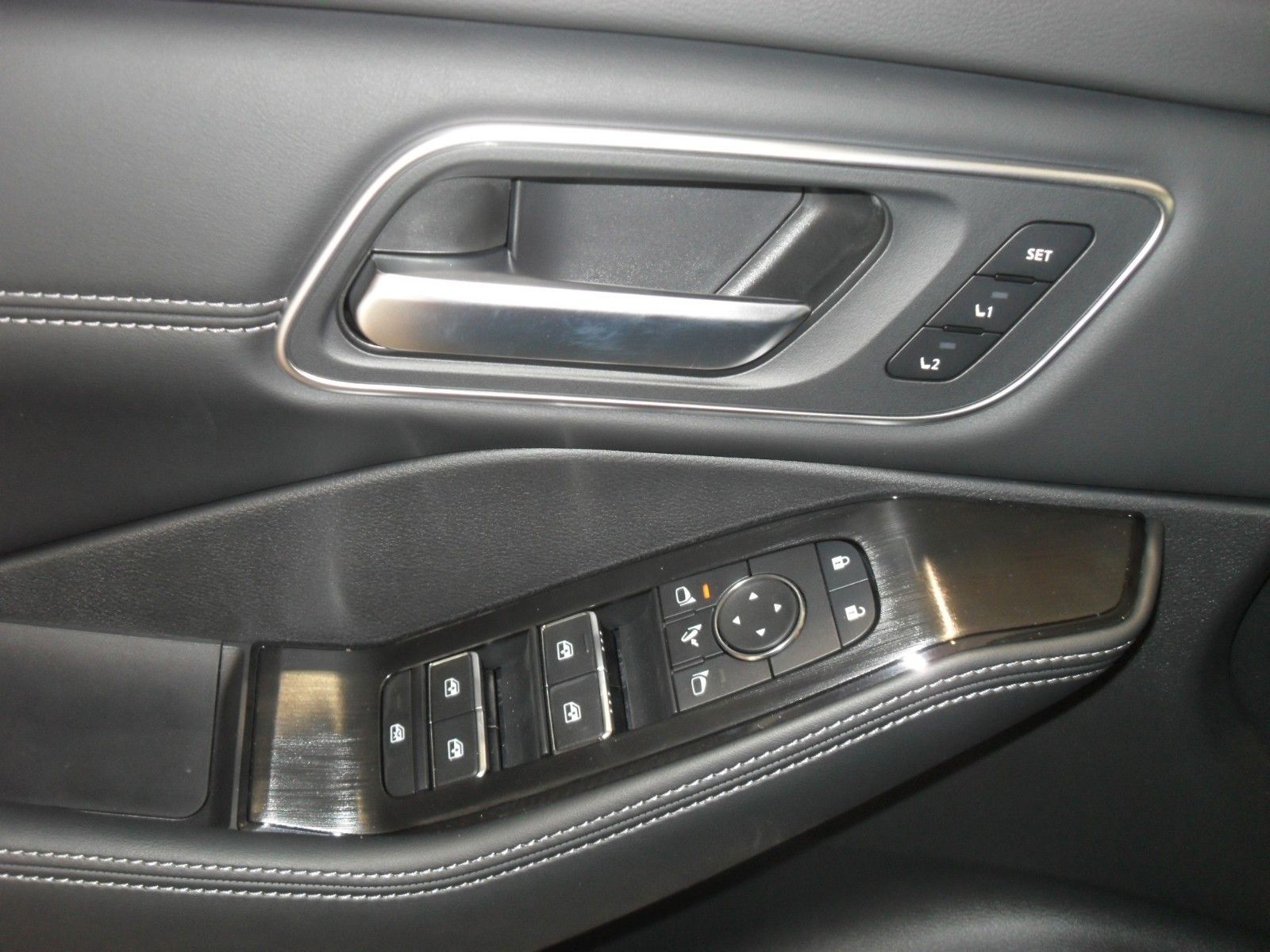 Fahrzeugabbildung Nissan X-Trail e-Power e-4orce Tekna | Head-up