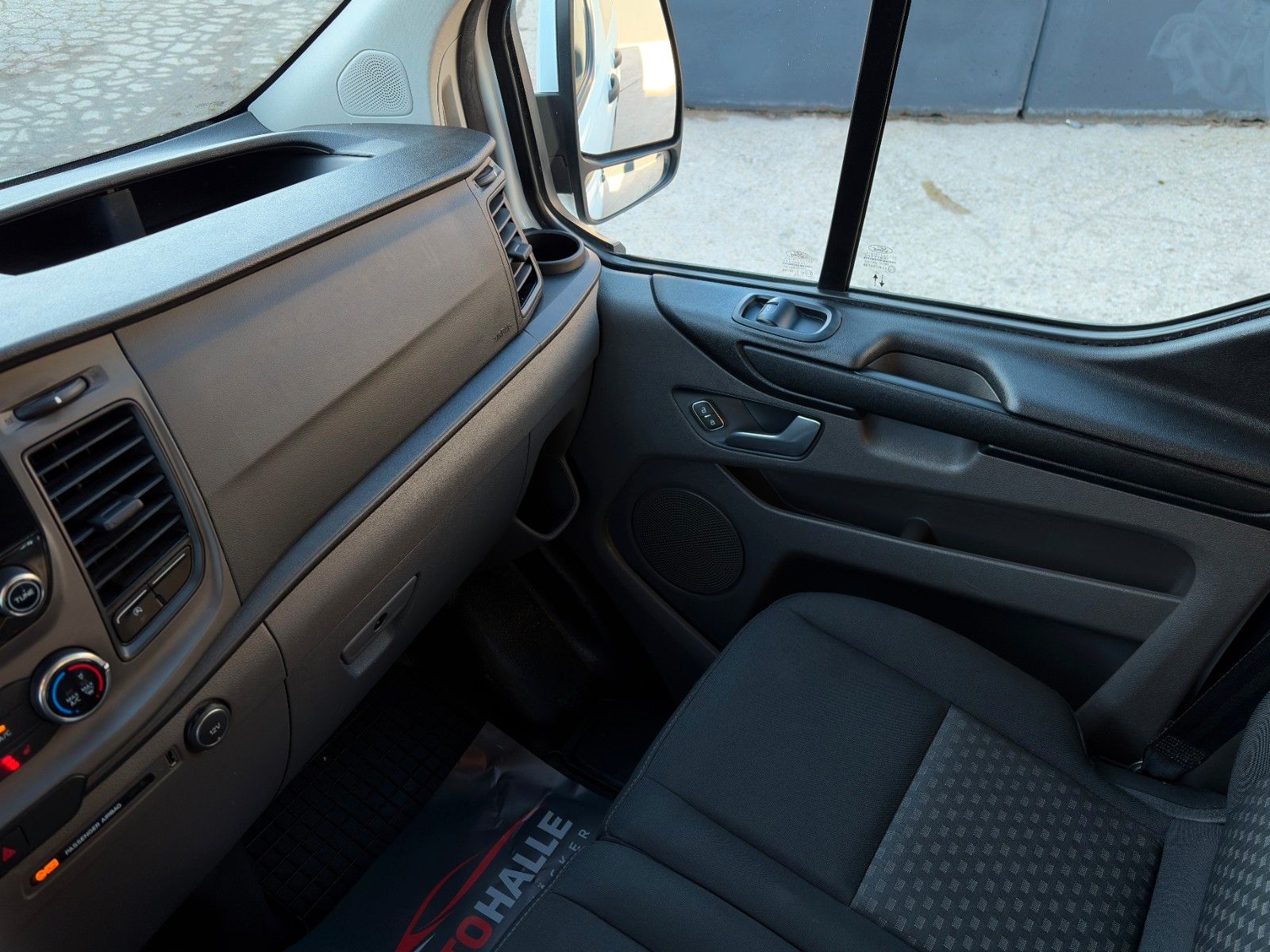 Fahrzeugabbildung Ford Transit Custom Kasten 340 L1 Trend Auto. StHz